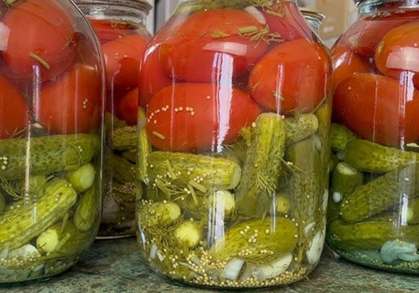 Продам соленья, огурцы, помидоры