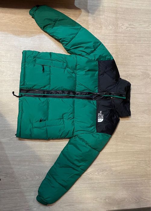 Продаю куртку новую не разу не ношеную