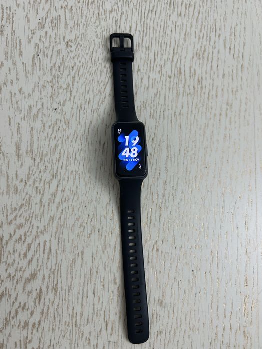 Продаю часы huawei band 7