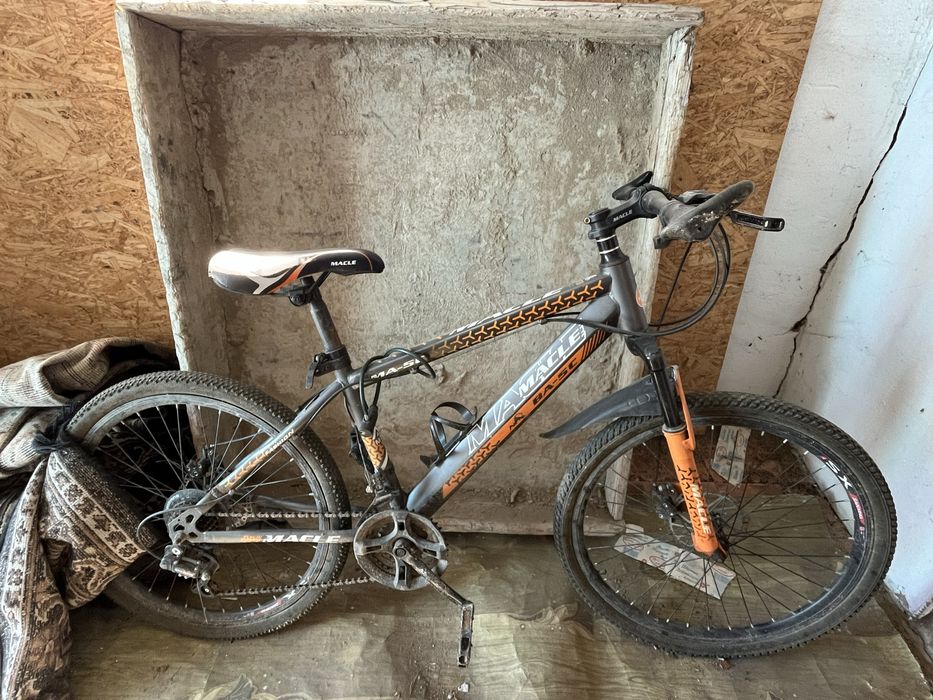 Хороший скоростной велосипед в хорошем состояние