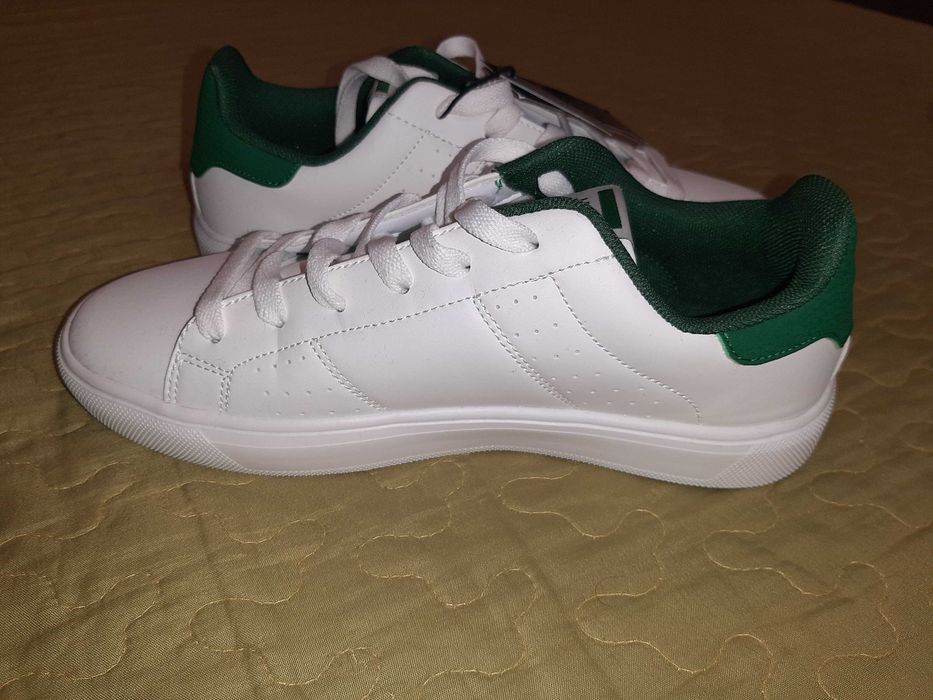 Чисто нови маратонки