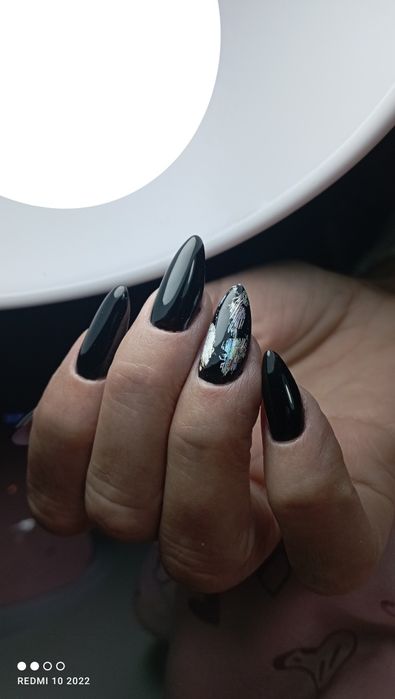 Manichiura cu gel și ojă semi