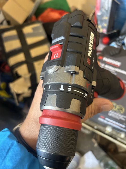 Autofiletanta cu percutie 12v si impact si cadou o trusa de burghie