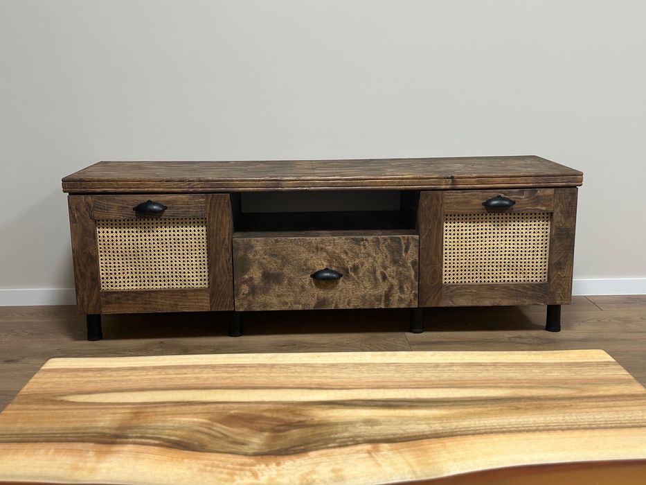 Тв шкаф от дърво