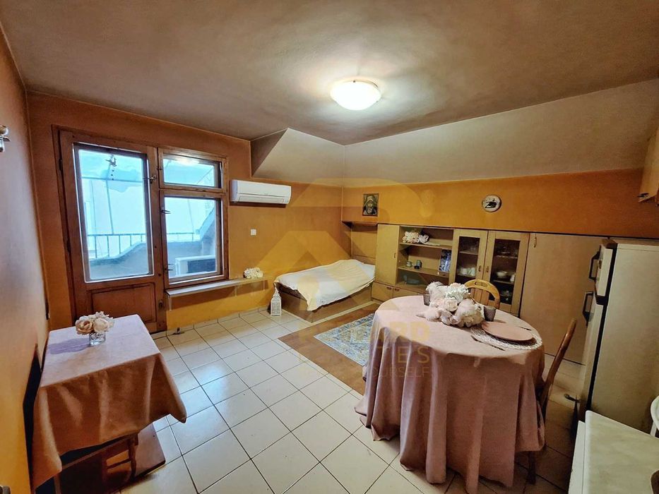 Продава се Двустаен апартамент в София, Карпузица - 50 кв.м за 2000 €/кв.м - Снимка #1