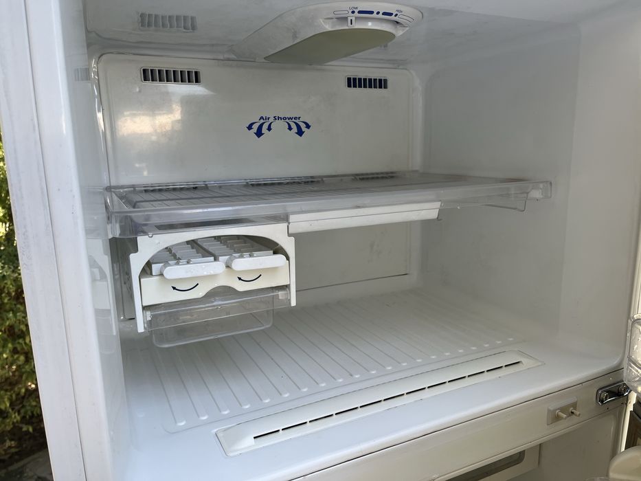 Хладилник с горна камера