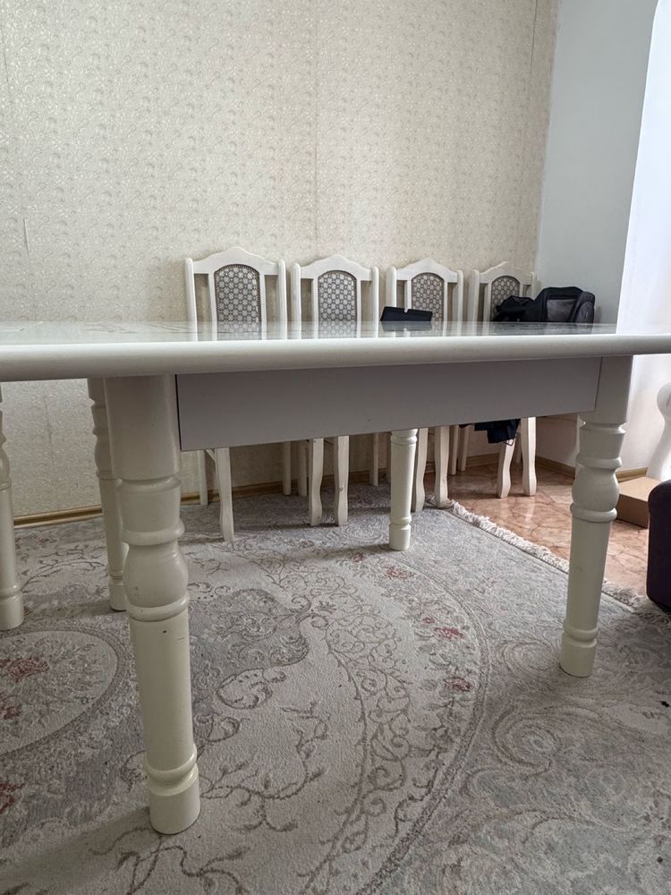Полдам стол для гостинной