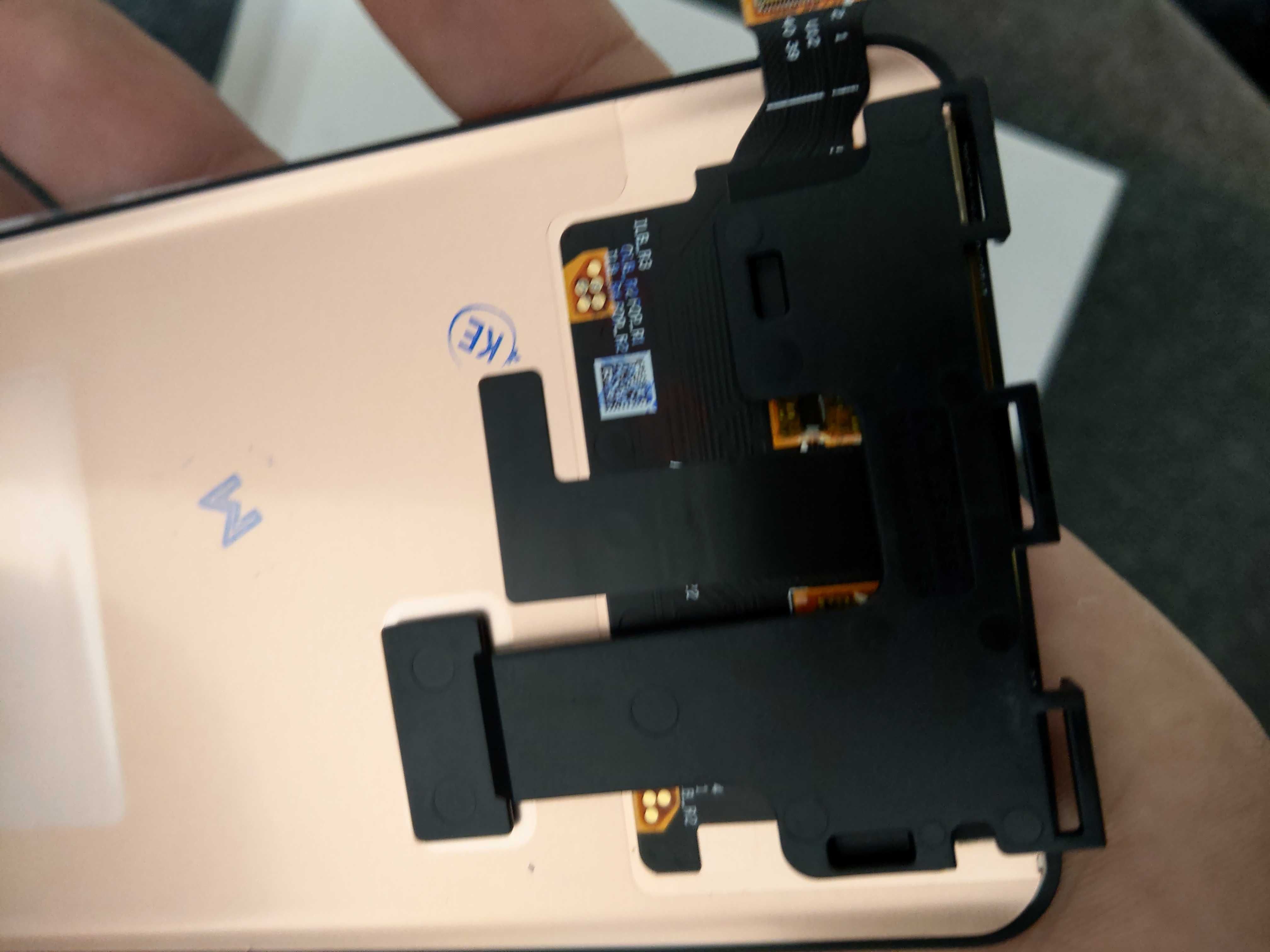 Продавам дисплей за Realme 14 pro  амолед