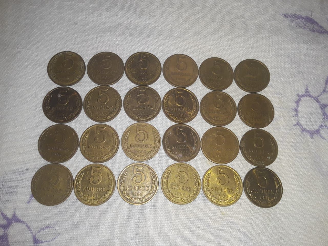 Монеты 100штук за 2000тг. 5 копеек по 500тг Рубли по 1000тг..