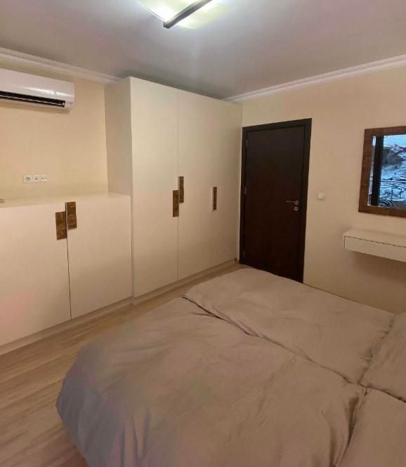 Дава се под наем Тристаен апартамент в Пловдив, Център - 100 кв.м за 700 € - Снимка #3