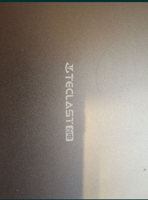 Dezmembrez Laptop Tableta Teclast F5R defecta.