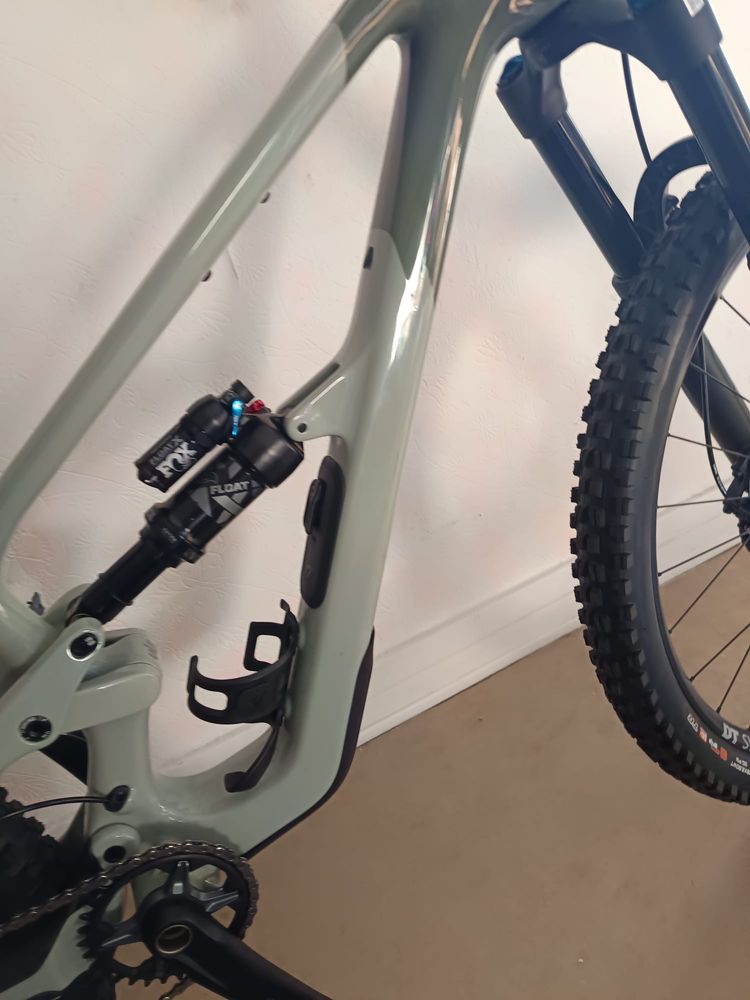 Bicicleta carbon full suspensie