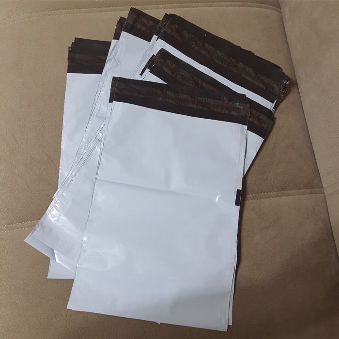 Pungi curierat 230×320 mm plus 50 mm clapeta, 60 my - 100 bucati