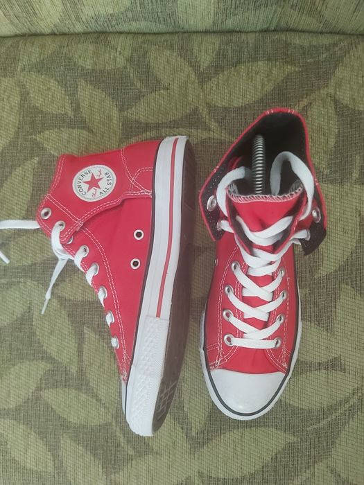 Маратонки Asics, Adidas Duramo 10, Brooks и кецове Converse