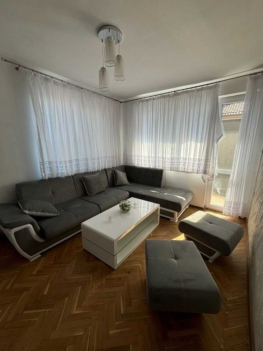 Дава се под наем Двустаен апартамент в Бургас, Ветрен - 75 кв.м за 325 € - Снимка #1