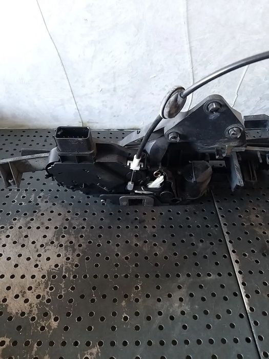 Broasca usa dreapta fata ford kuga 1 8v4as21812fa