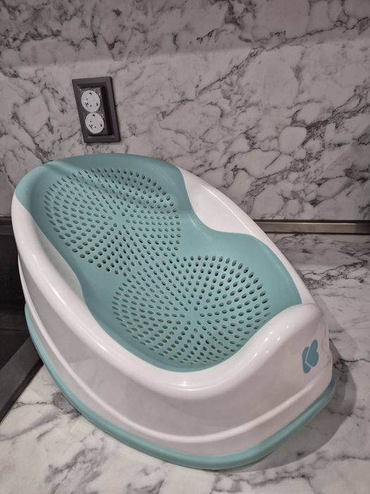 Подложка за вана + халат + хигиеннен продукт A-Derma