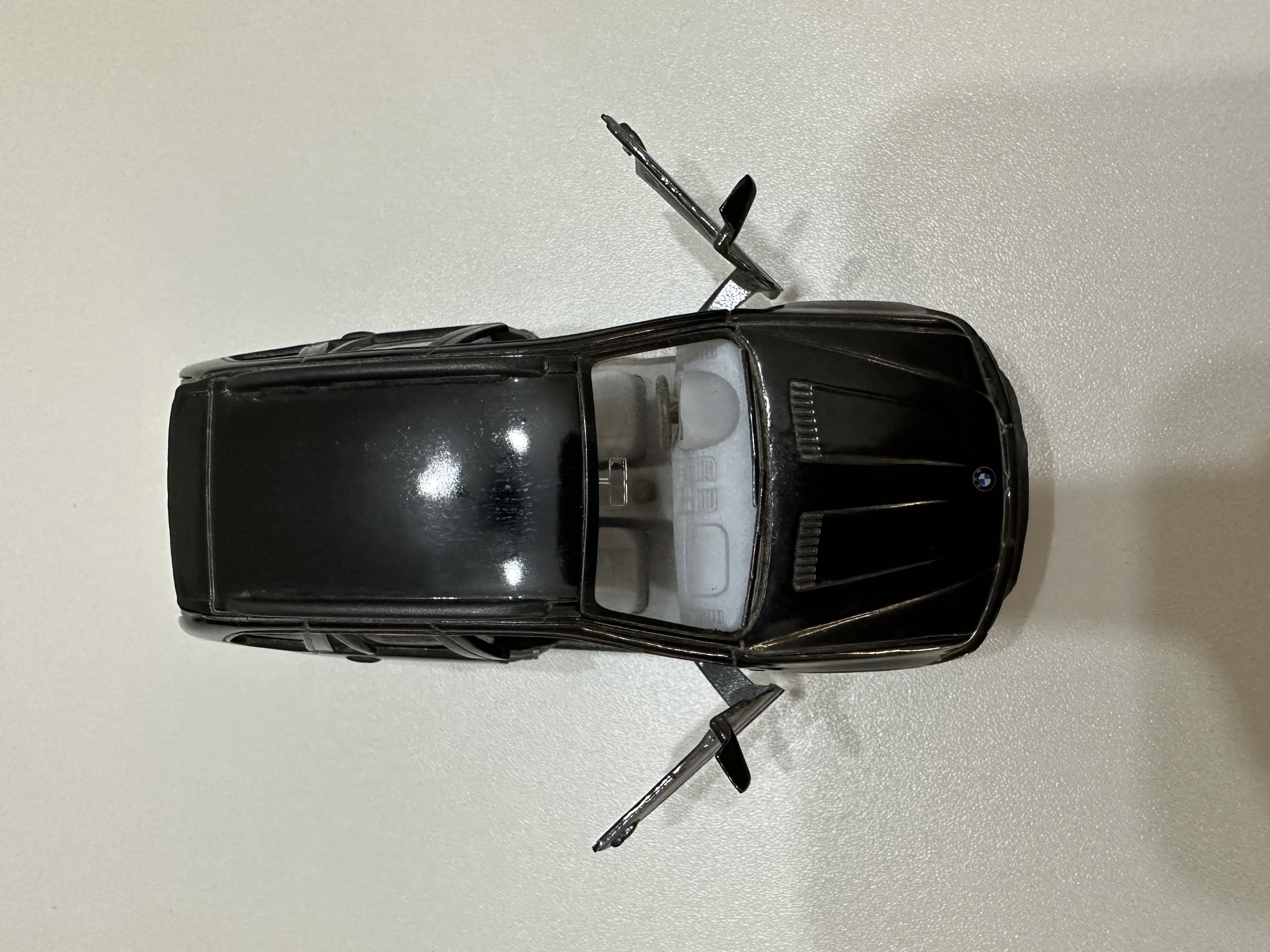 Количка Kinsmart - 1:36 Scale Model BMW X5 Черна