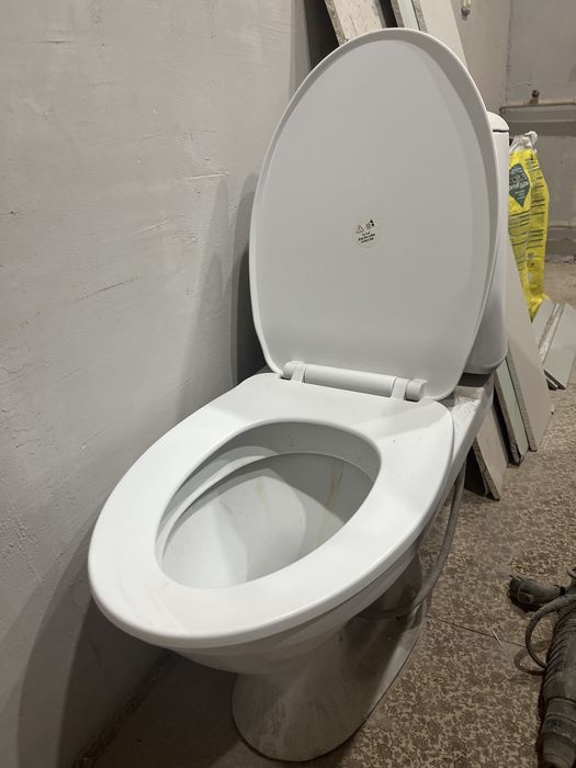 Унитаз в хорошим состояние