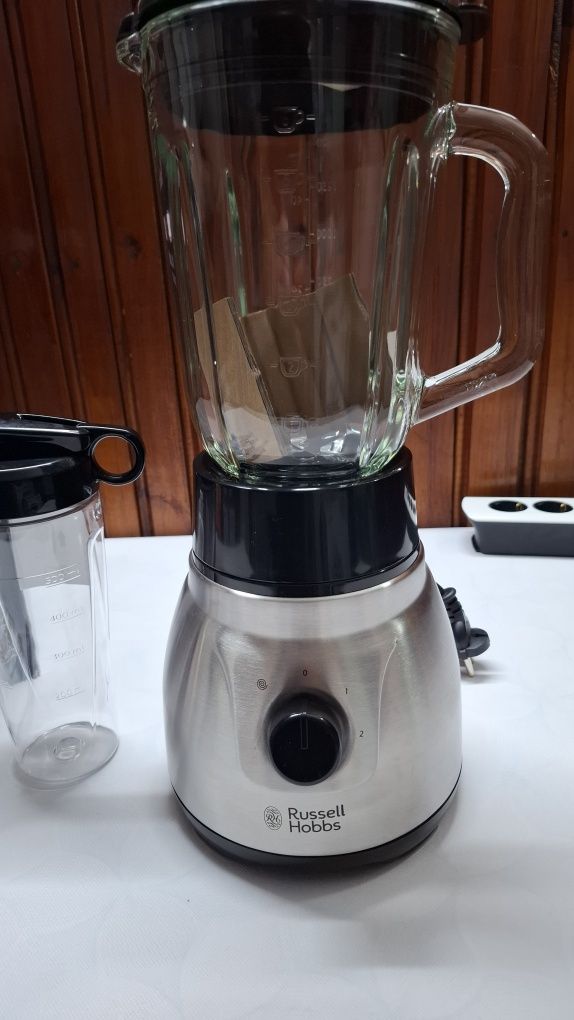 Блендер Russell Hobbs със шейкър 2в1, 1.5 литра, 600 W
