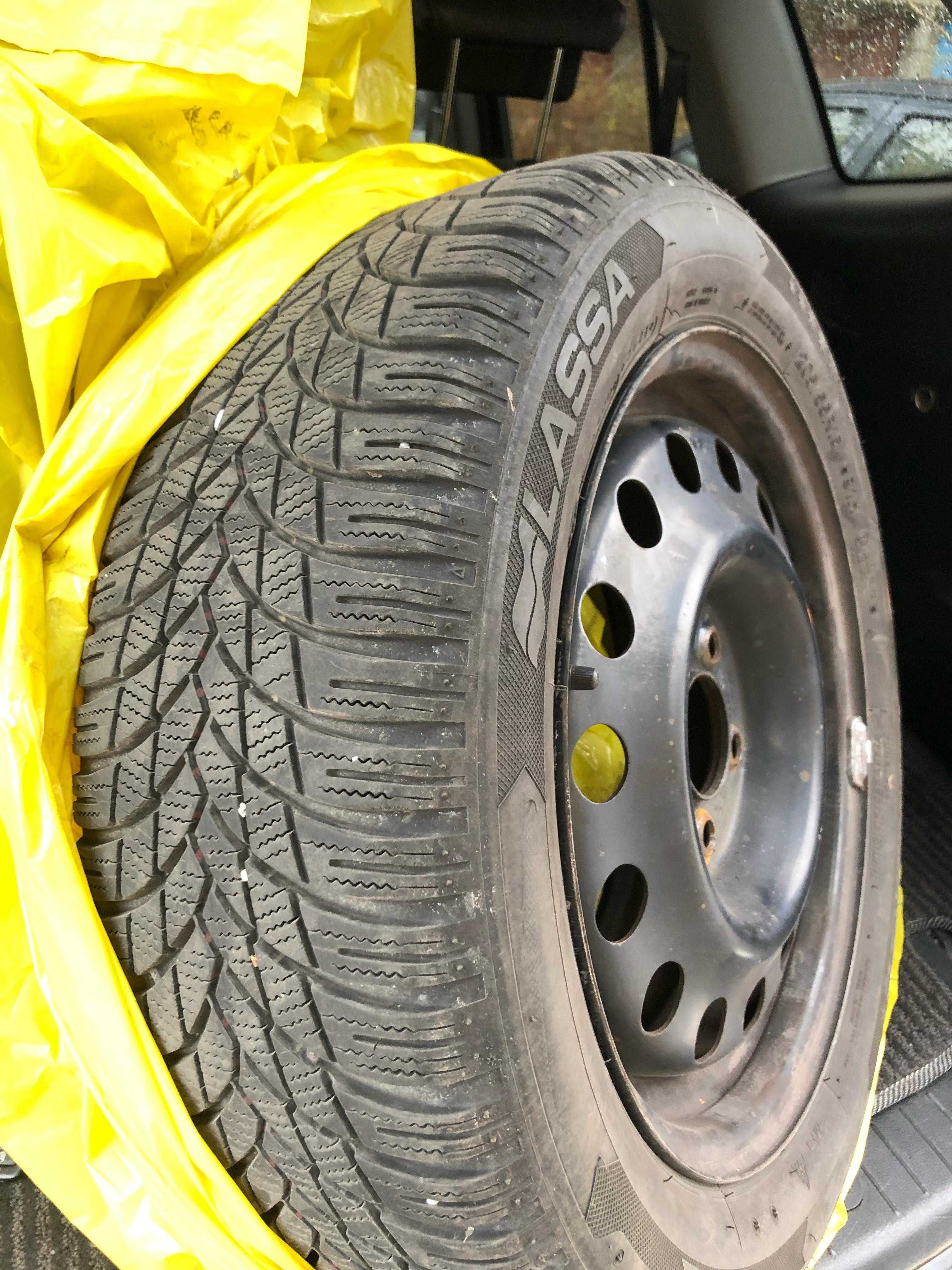 4 Зимни гуми с джанти с датчик за Hyundai i30 R16