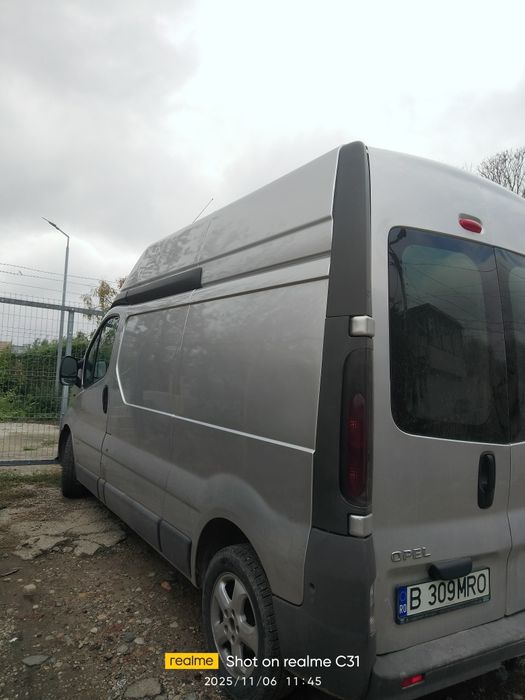 Vând Opel vivaro model maxi