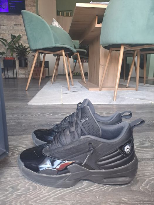 Jordan max aura 6