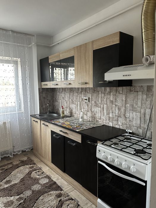 Inchiriez apartament