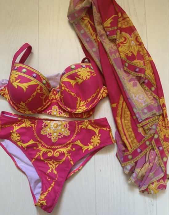 Costum de baie intreg si doua piese