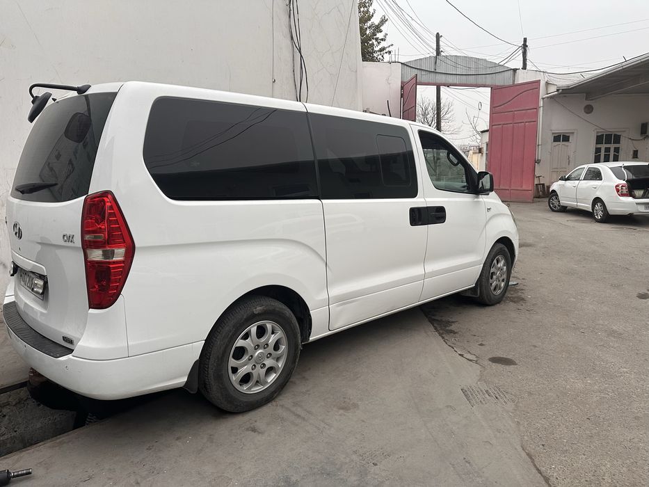 Sotiladi Hyundai h-1 2012 yil