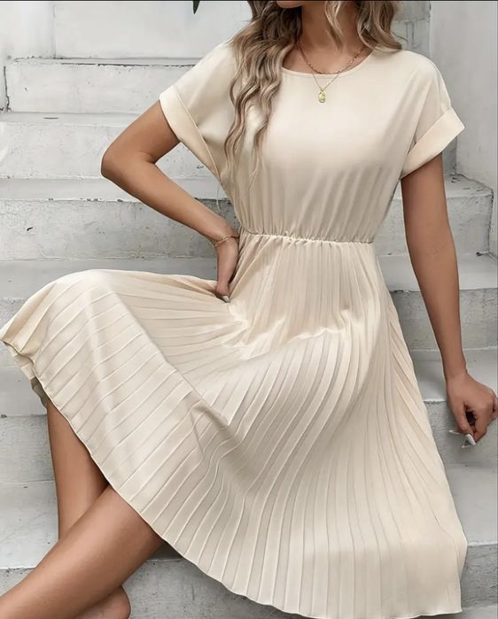 Рокля в бежов цвят