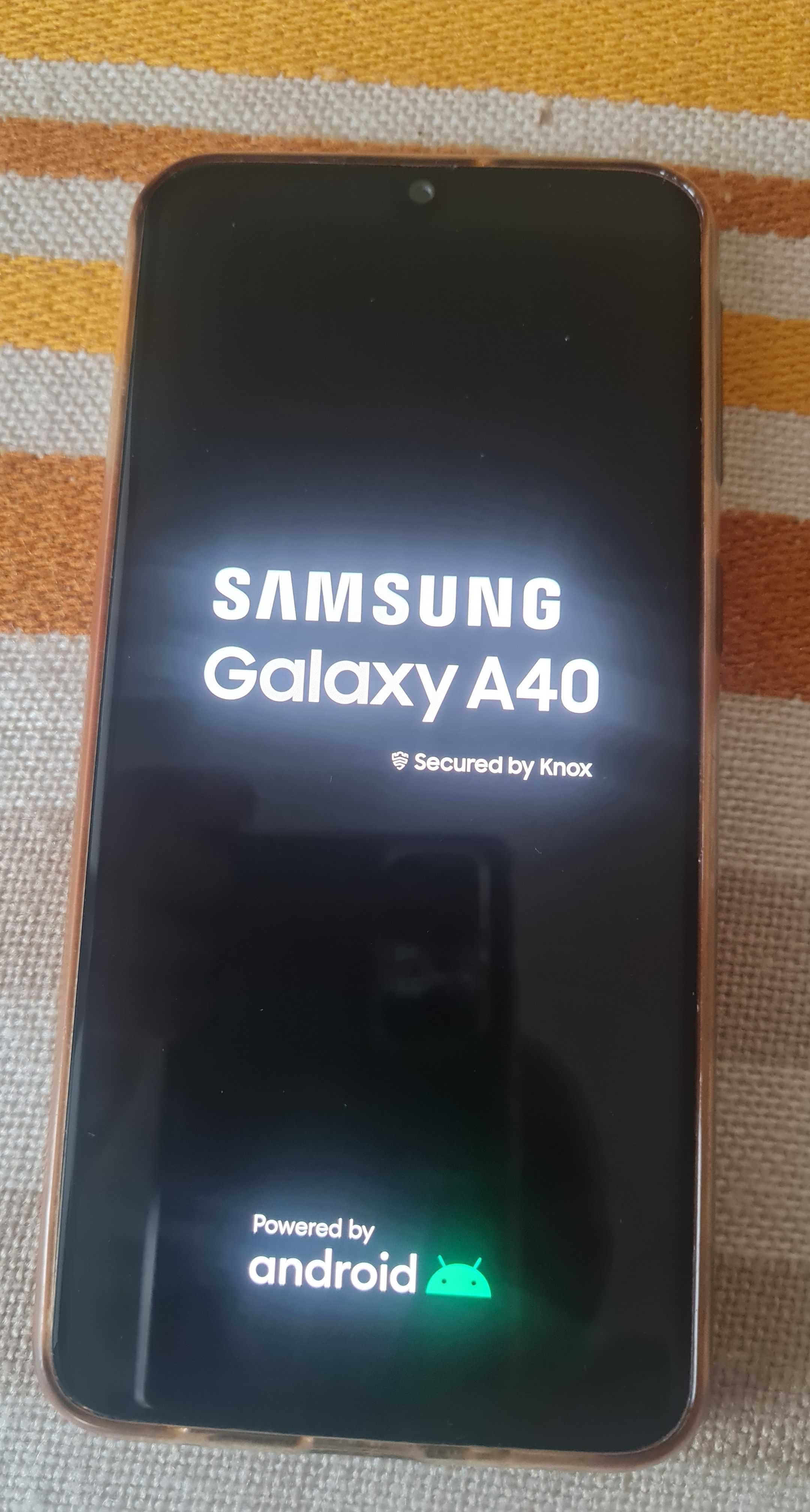 Продавам отличен смартфон Samsung Galaxy A40