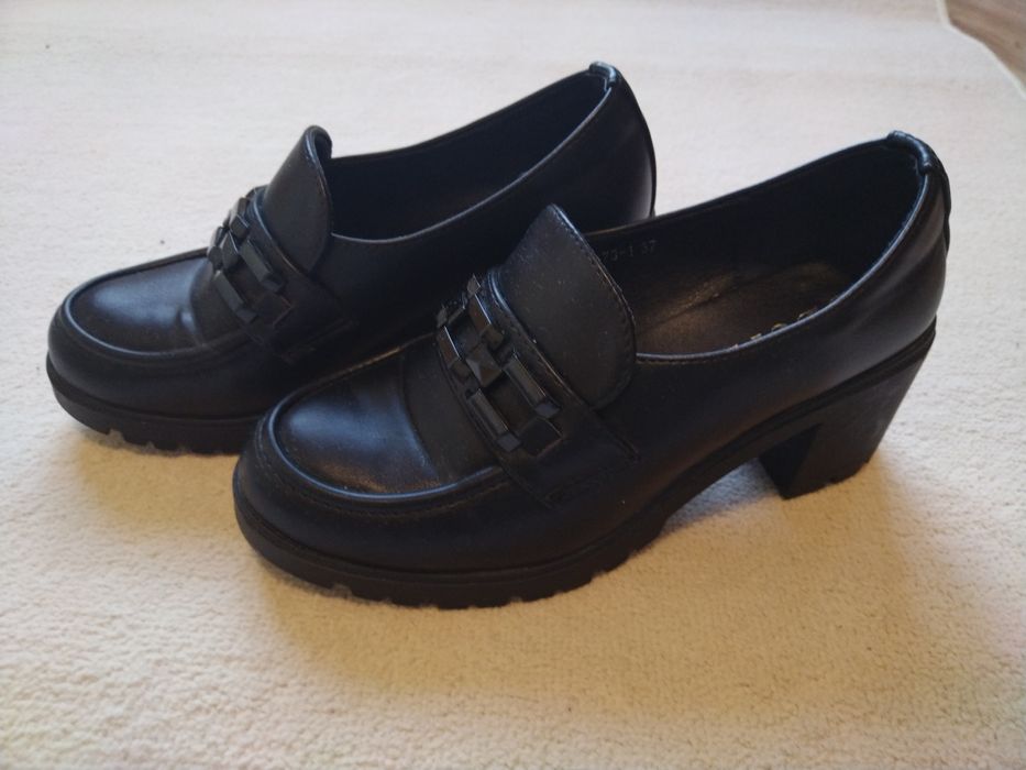 Дамски класически обувки