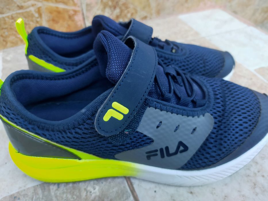 Vând adidași originali FILA