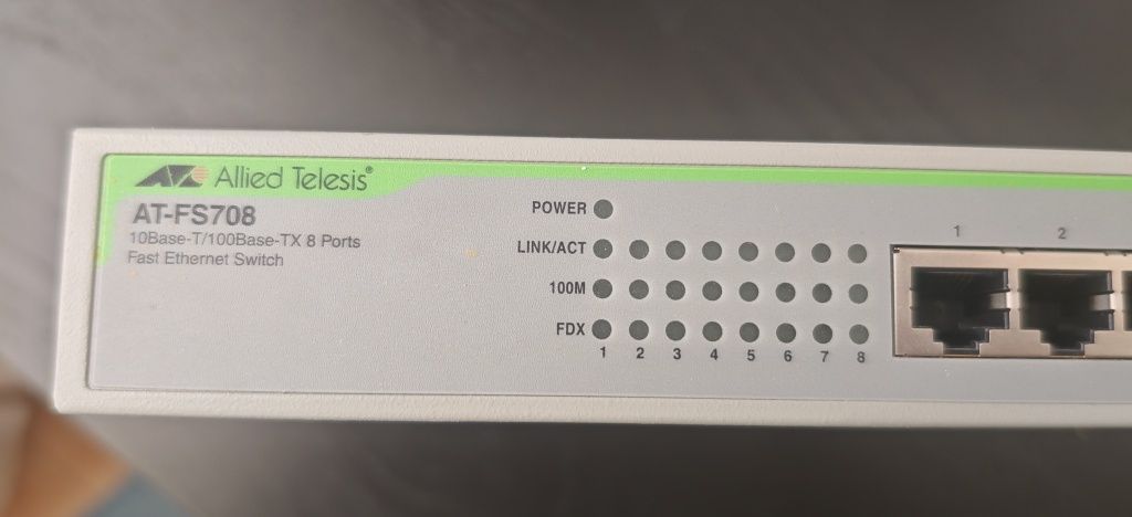 Switch 8 porturi Allied Telesis AT-FS708