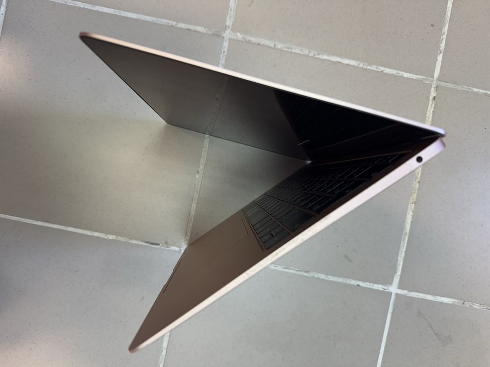 Лаптоп Apple MacBook Air 2019 - заключен с iCloud, за части