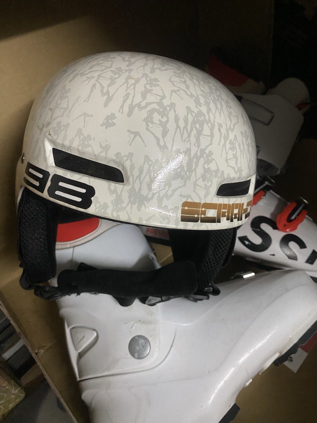 Ски каска Rossignol