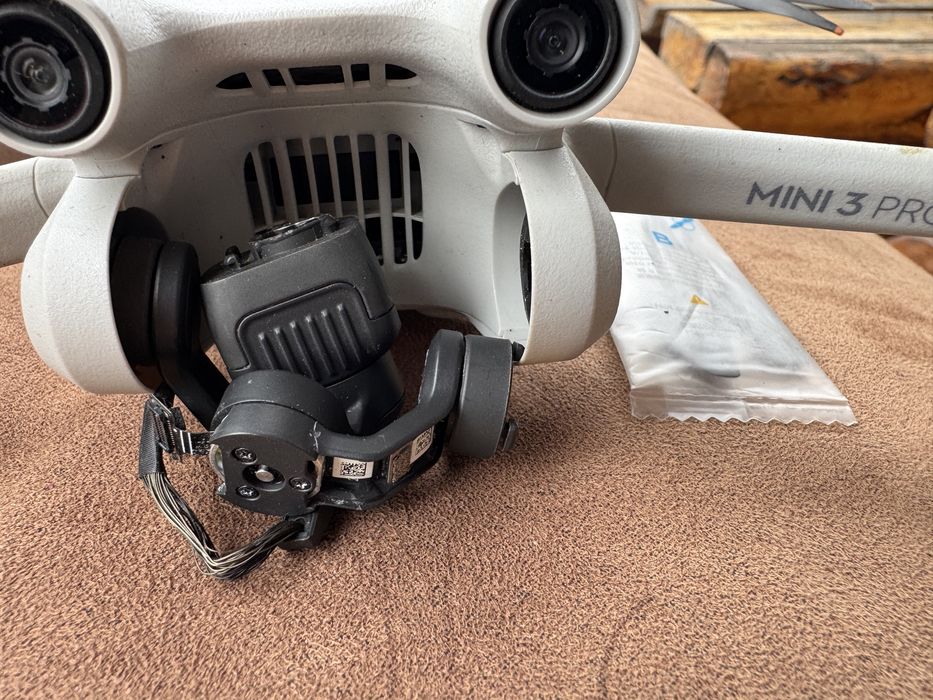 Drona  DJI Mini 3 Pro cu telecomandă DJI cu defect