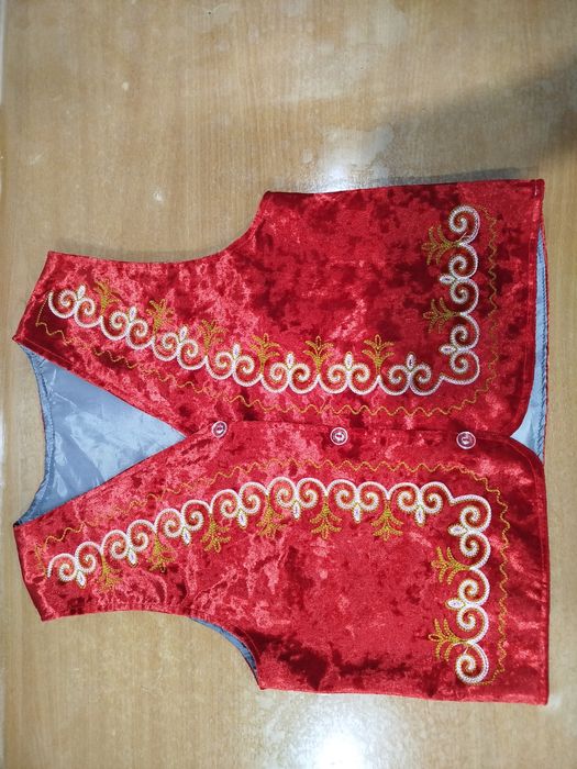 Продам жилетку национальную для школы