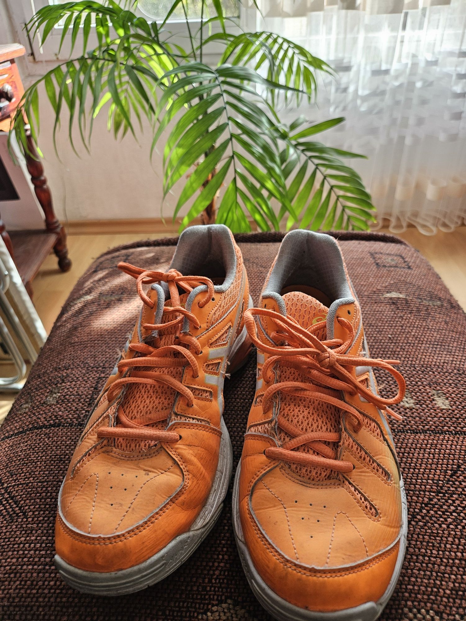 Маратонки на Asics