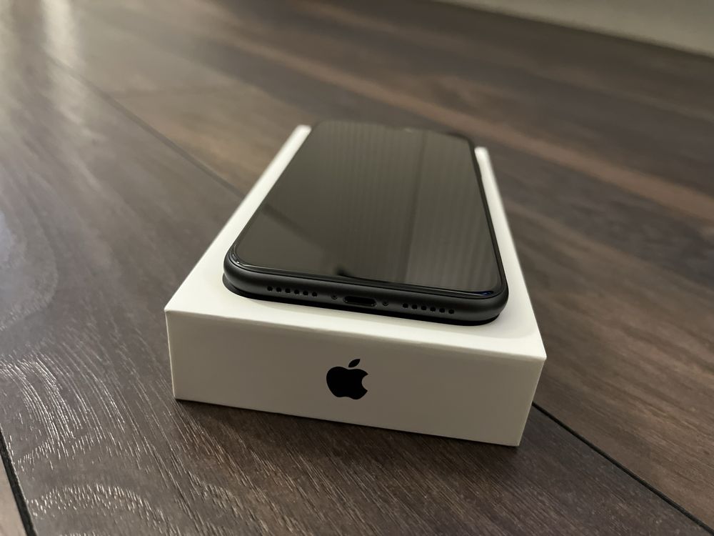 iPhone 11 64 GB Black