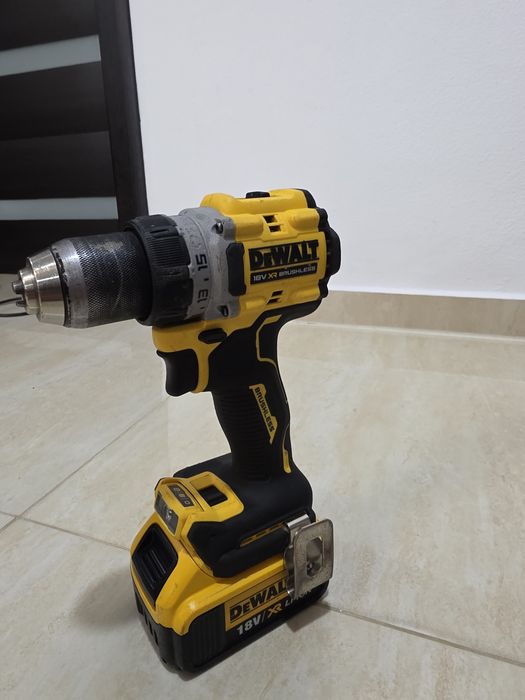 Autofiletanta masina de insurubat Dewalt DCD 800