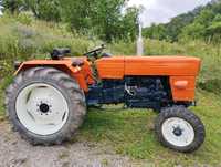 Tractor universal 555,445