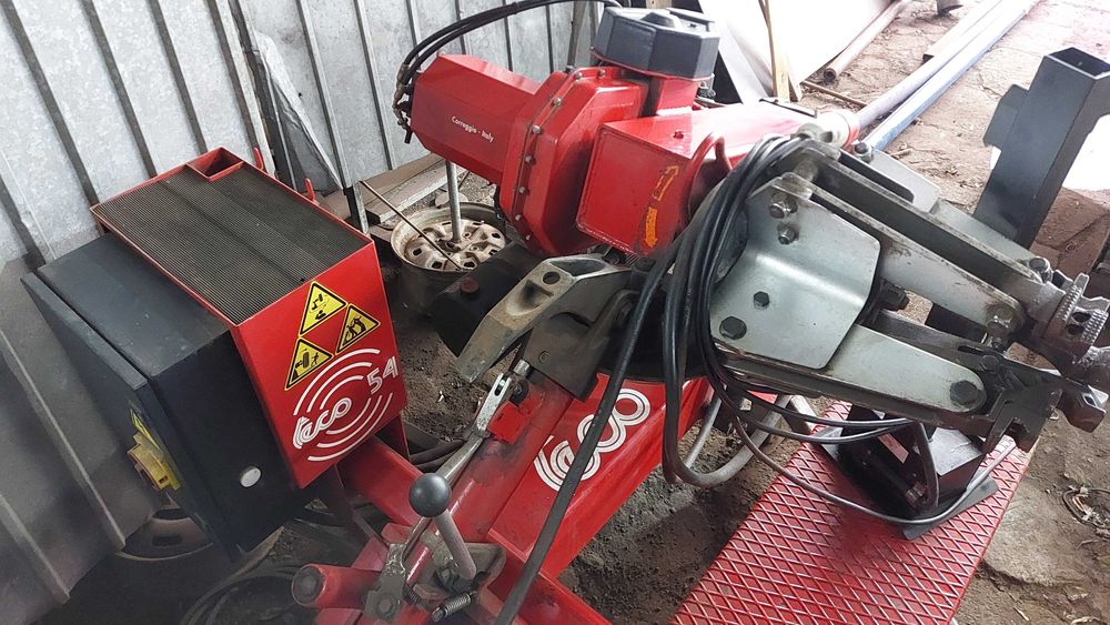 Masina dejantat anvelope camioane Teco 54 aproape noua