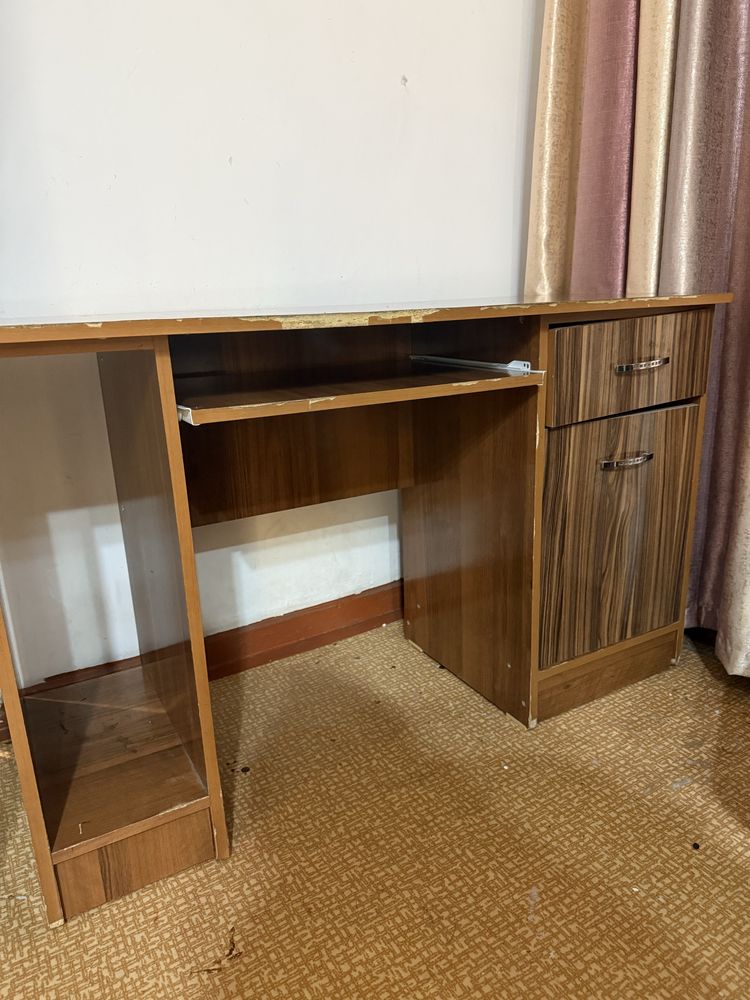 продается компьютерный стол