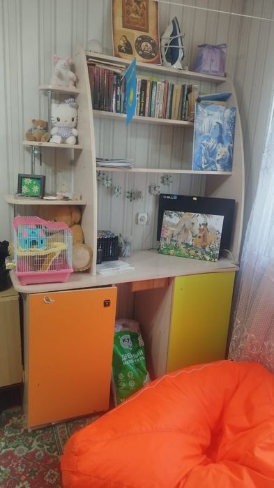 Продам стол, место для учёбы
