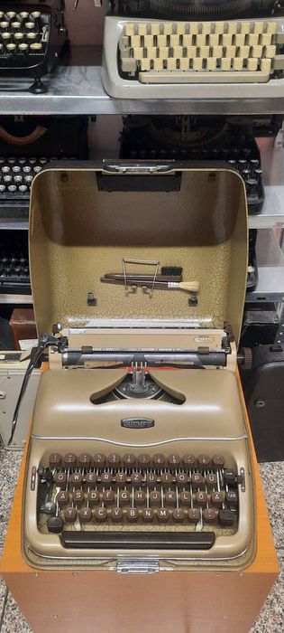 Mașină de scris Triumph Perfekt  impecabilă