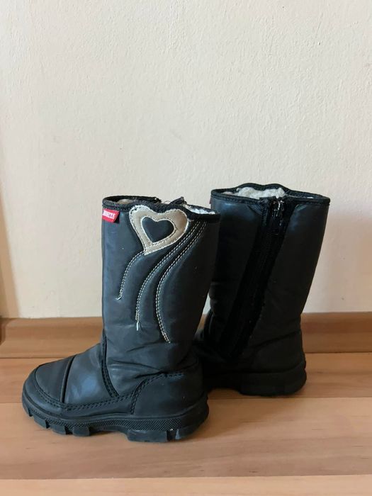 Детски ботушки 27 номер,но по-скоро отговарят на 28-29 номер