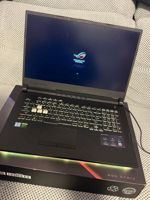 Vând ASUS ROG Strix G731GT