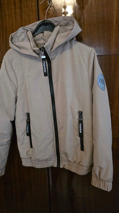 Дамско яке бежово